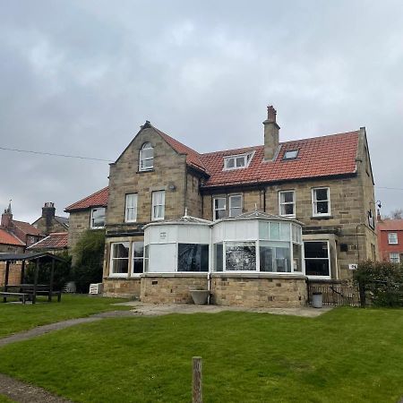 The Fylingdales Inn Robin Hood's Bay Exterior foto