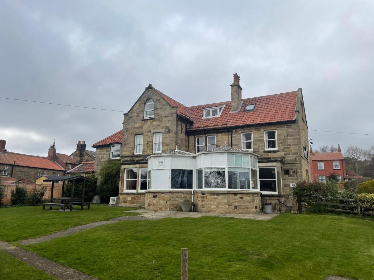 The Fylingdales Inn Robin Hood's Bay Exterior foto
