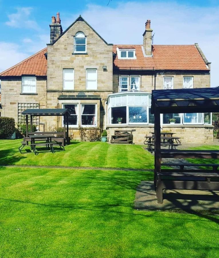 The Fylingdales Inn Robin Hood's Bay Exterior foto