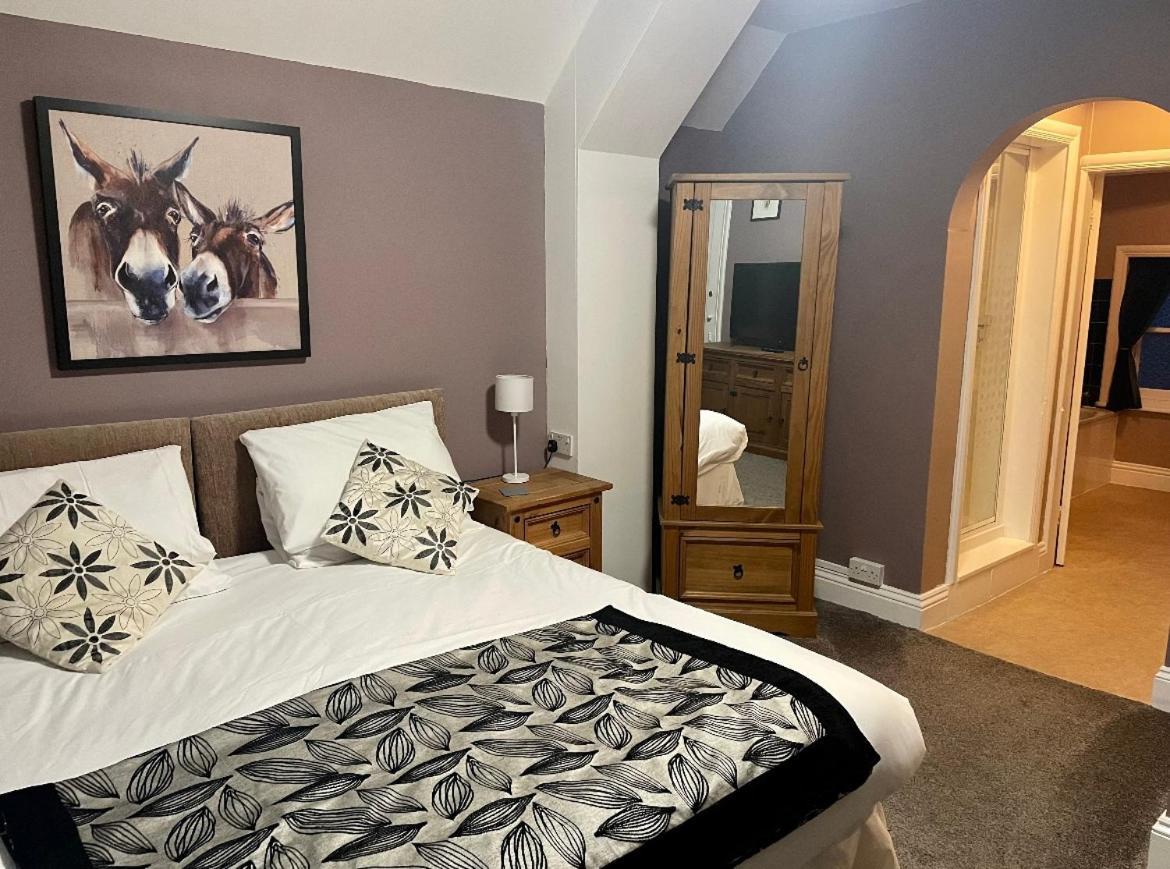 The Fylingdales Inn Robin Hood's Bay Exterior foto